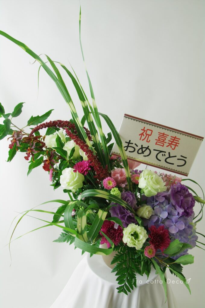 紫陽花を使ったアレンジメントとブーケ