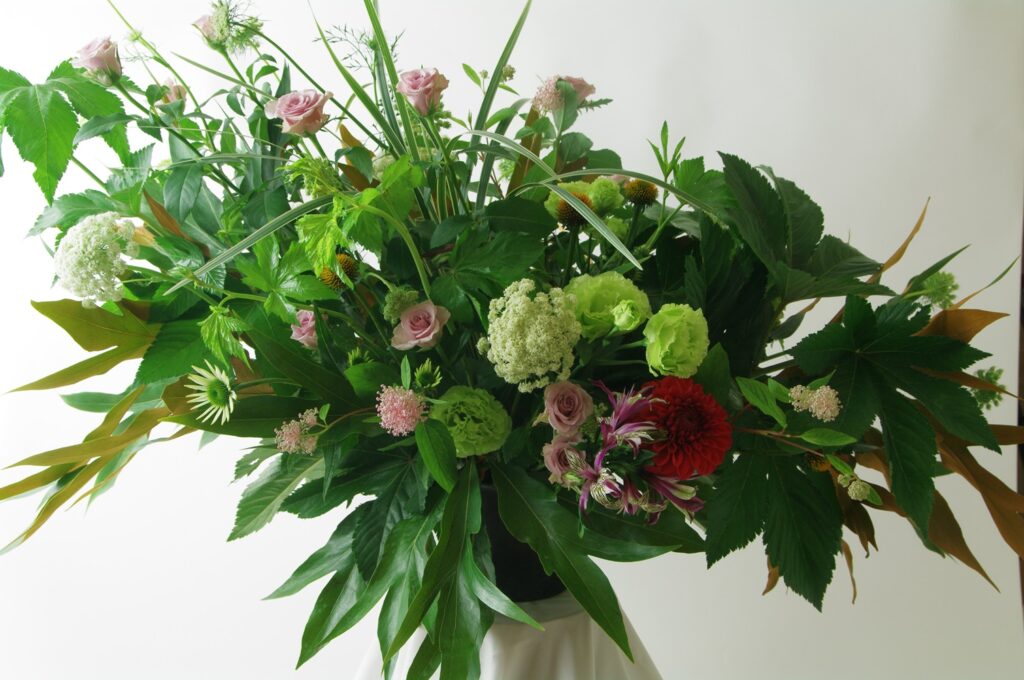 【市場見学・仕入実習NO3】生徒さん、花市場で仕入れた花材で作品を制作！