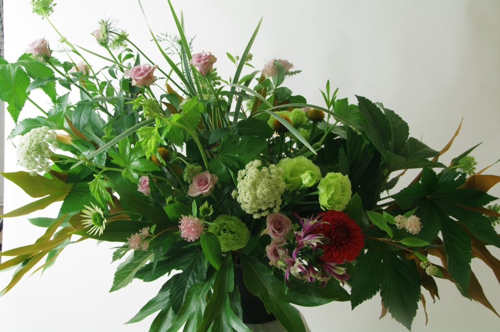 【市場見学・仕入実習NO3】生徒さん、花市場で仕入れた花材で作品を制作！