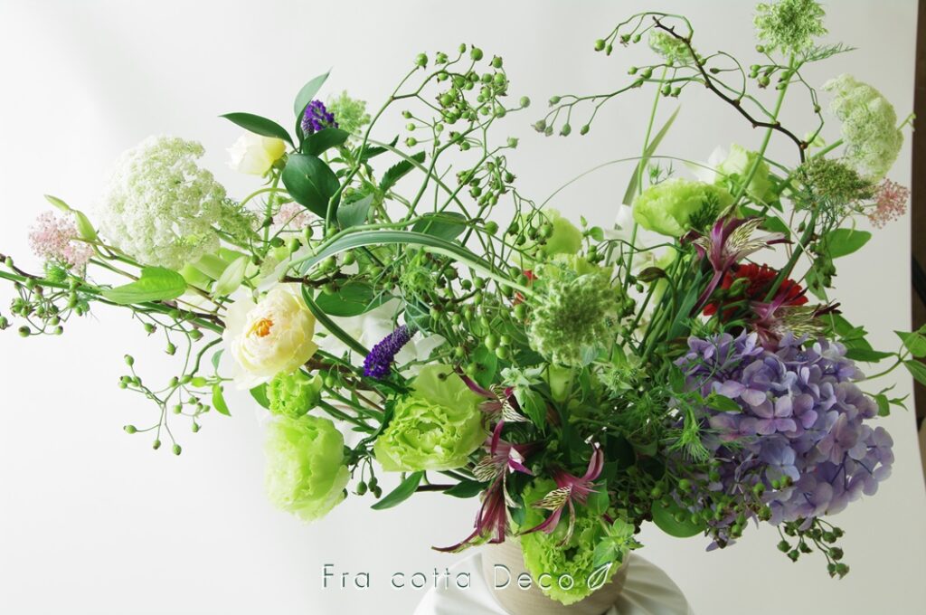 【市場見学・仕入実習NO4】生徒さん、花市場で仕入れた花材で作品を制作！