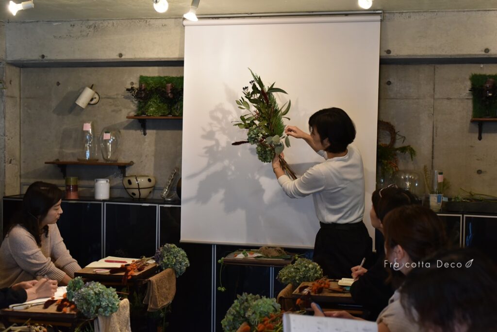 シーズナル特別レッスン　～秋花のスワッグ作り～