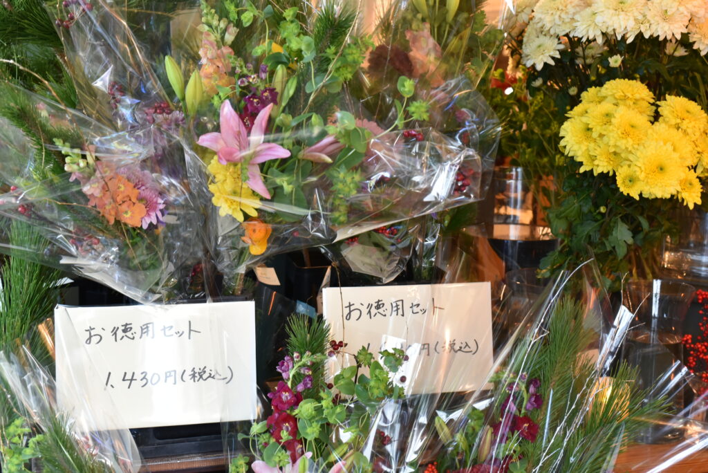 店頭にてお正月花・お徳用セット・アレンジ販売スタート！