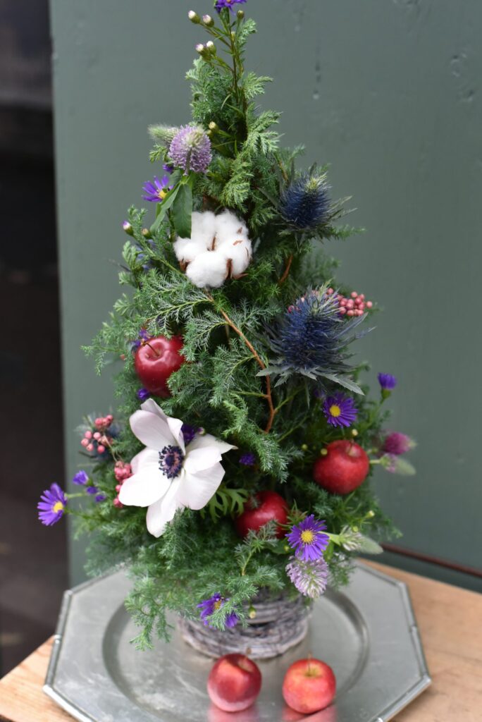 生花のクリスマスツリー