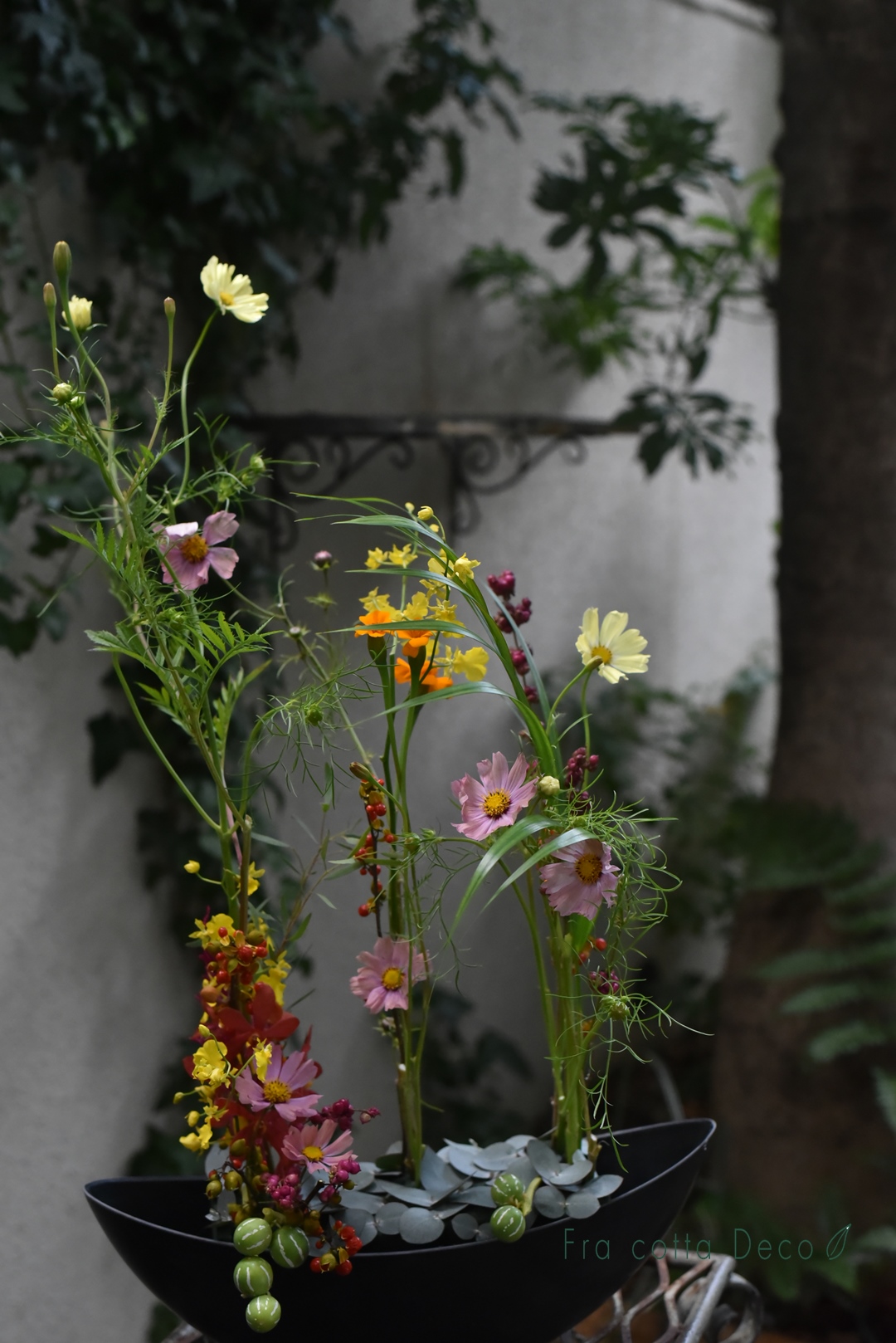 ニシキギで楽しむ花活けテクニック